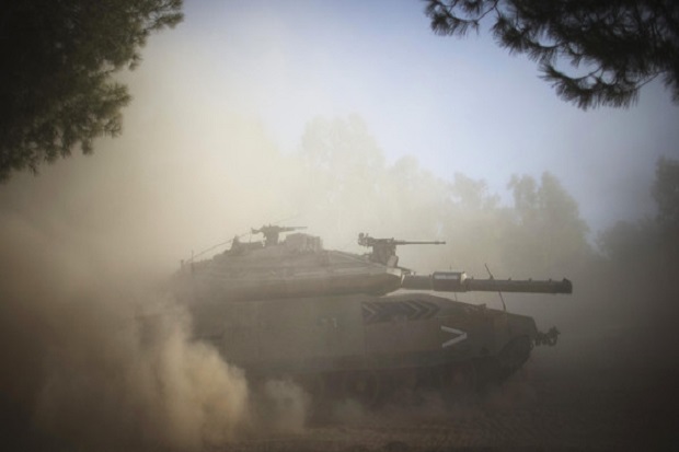 Diserang Roket, Tank-tank...