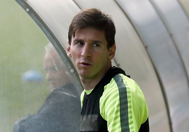Tinggalkan Barcelona,...