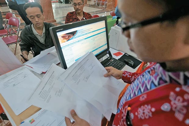 Pengusaha Ramaikan Perizinan...