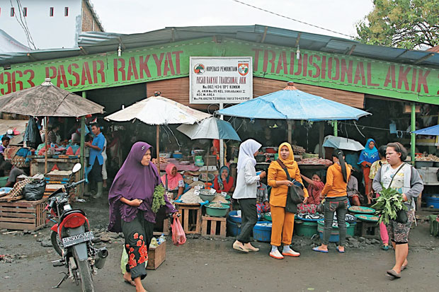 Pedagang Ngotot Pasar...