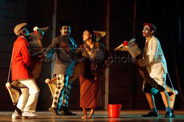 Lawan Budaya Barat,...