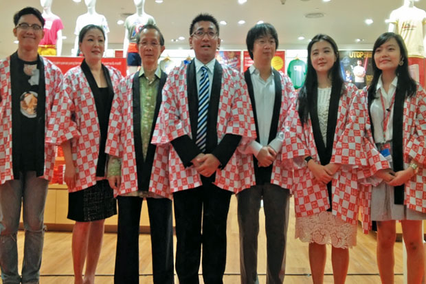 Uniqlo Membuka Toko...