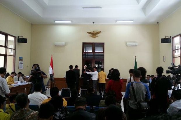 Hakim PTUN Usir Pendukung...