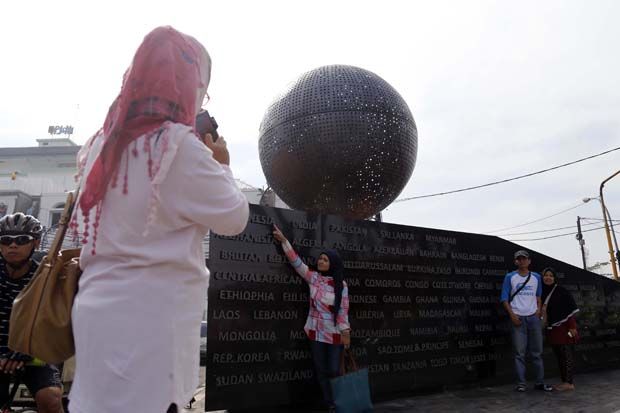Monumen KAA Dirusak,...