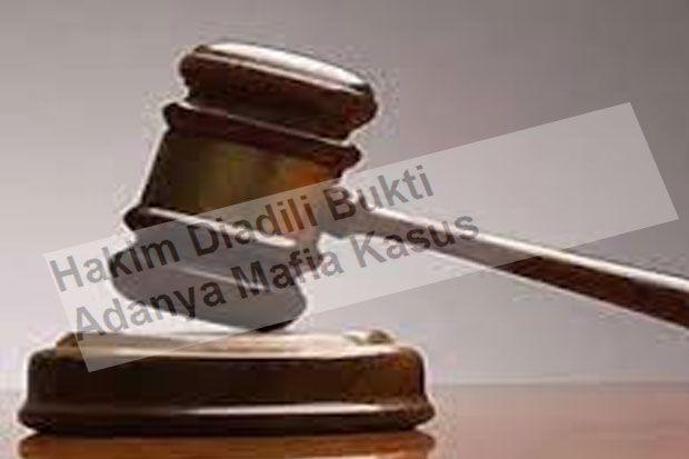 Hakim Diadili Bukti...