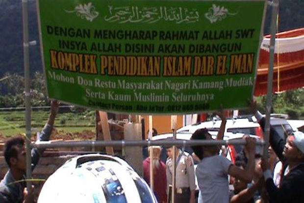 Warga Bubarkan Peletakan...