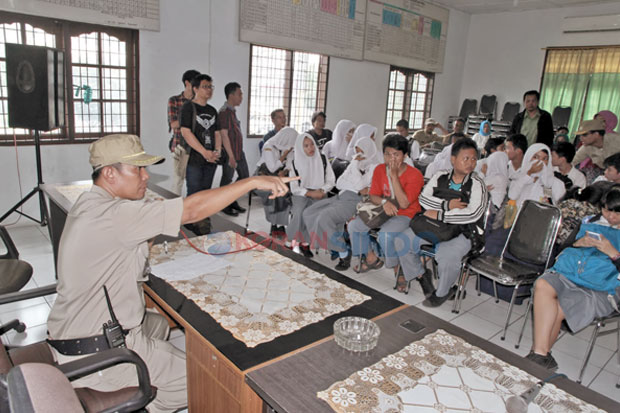 34 Siswa Terjaring Saat...