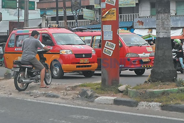 Warga Kerap Melintas...