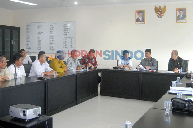 590 KK Warga Kompleks...
