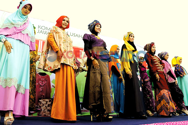 Hijab Hand Painting...