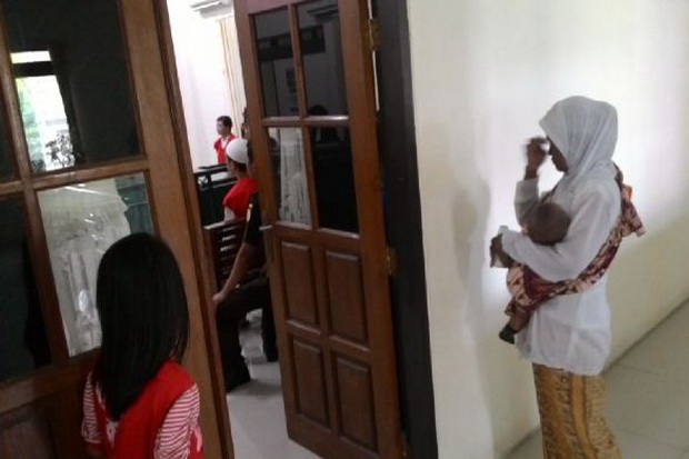 Gigit Selingkuhan Suami,...