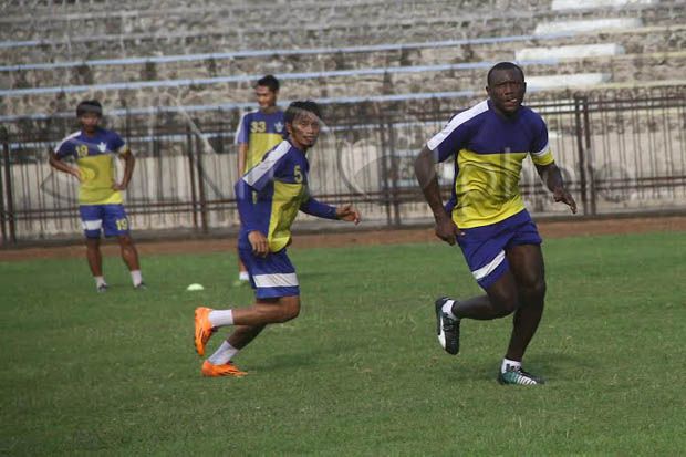 Dewi Fortuna Jauhi Persegres...