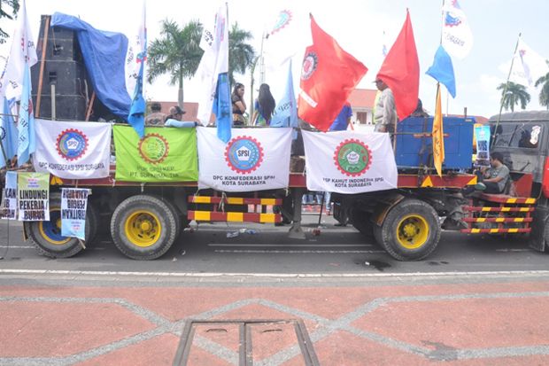 Truk Pengangkut Demo...
