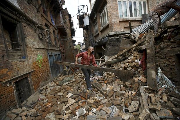 Gempa Nepal Tewaskan...