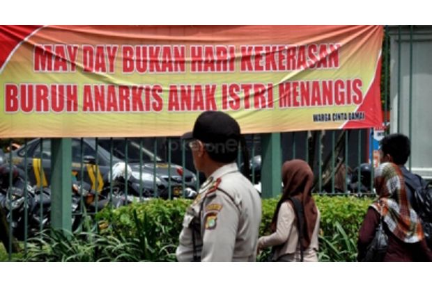 Buruh di Purwakarta...