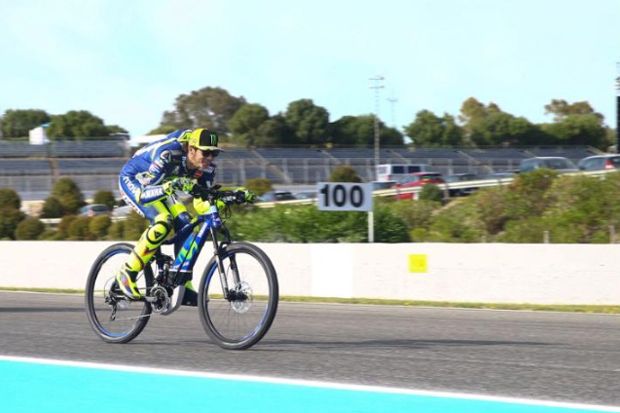 Rossi Kembali Lakukan...