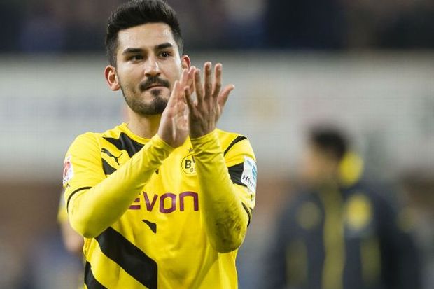 Selain Hummels, Gelandang...