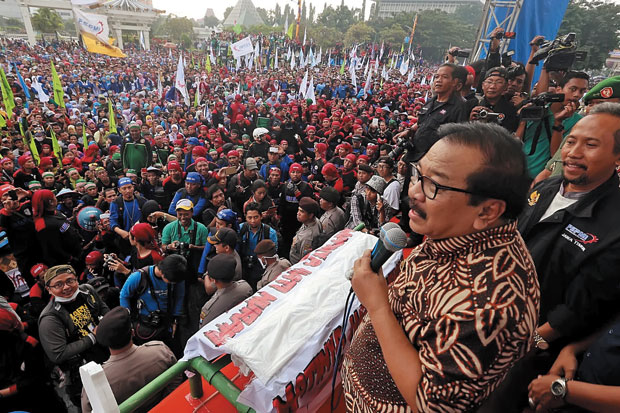 Ribuan Buruh Masih Diupah...
