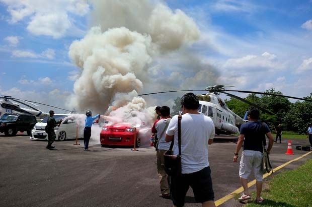 Mobil Mewah ini Terbakar...