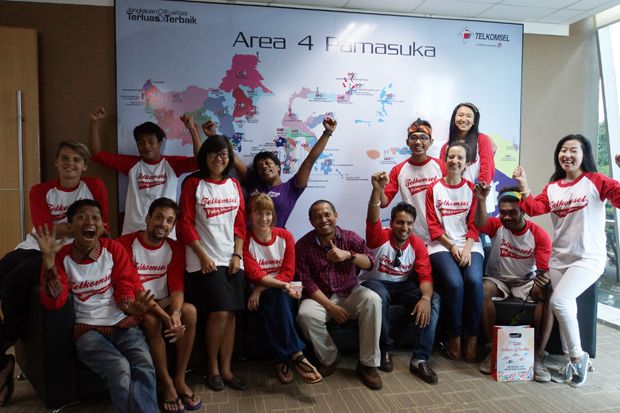 Telkomsel Dikunjungi...