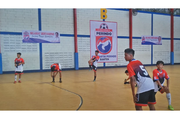 16 Tim Bersaing Rebut...