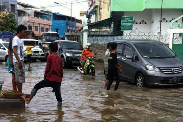 Hujan Enam Jam, Sungai...