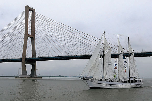 Di Atas KRI Arung Samudera...