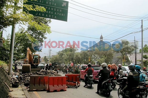 Warga Desak Jalan S...
