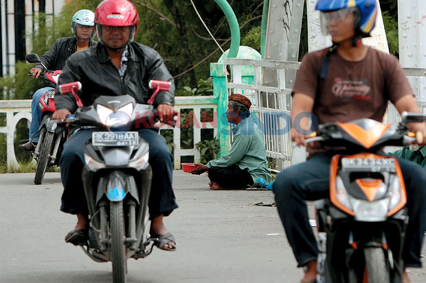 Anjal, Pengemis, dan...