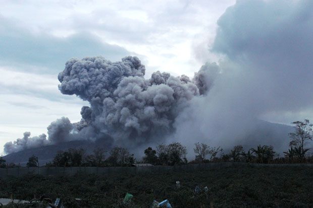 DPR Minta Erupsi Gunung...