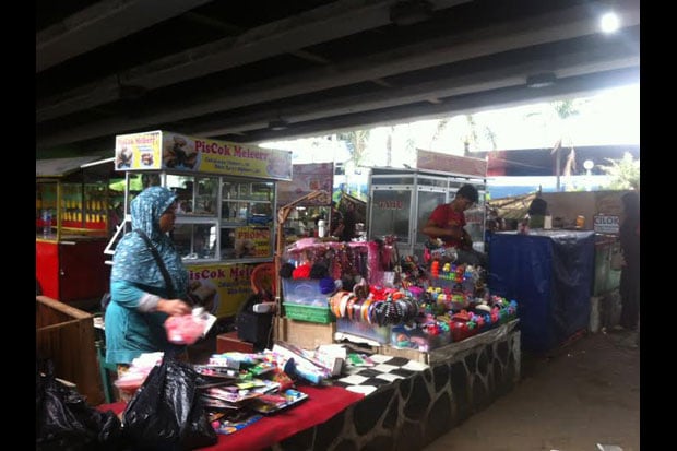 PKL Padati Kolong Jembatan...