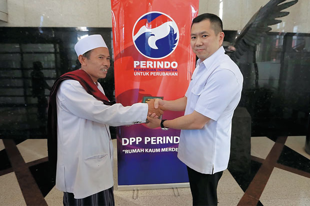 Perindo Serahkan Bantuan...