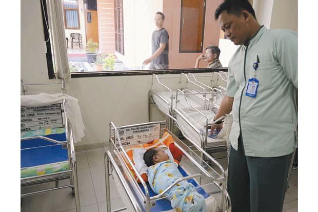 Warga Geger, Bayi 10...