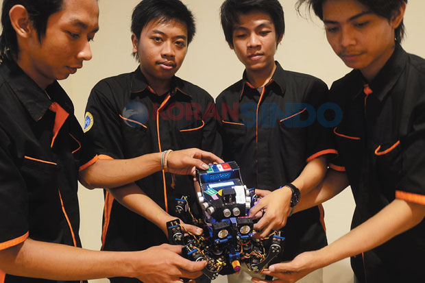 Robot Unair Tumbangkan...
