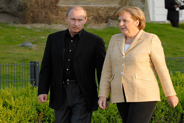Empat Hari Lagi, Merkel...