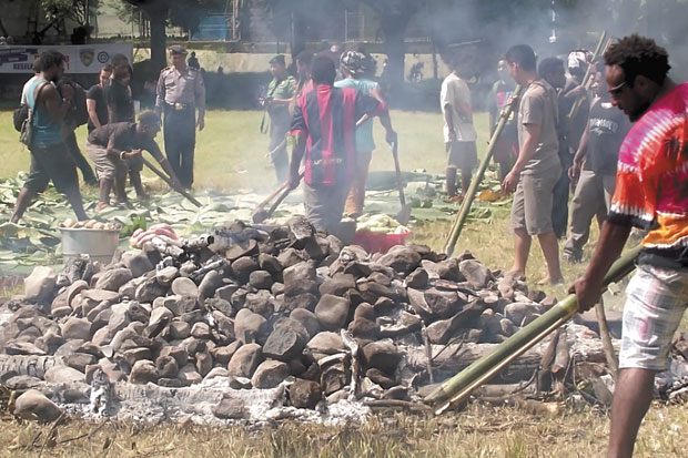 Warga Papua Ikrar Damai...