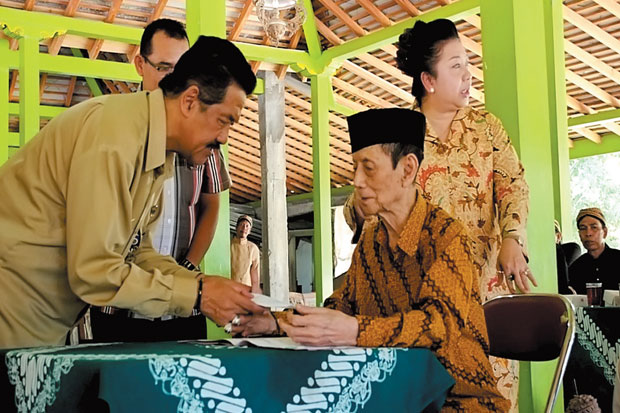 Abdi Dalem Solo Terima...