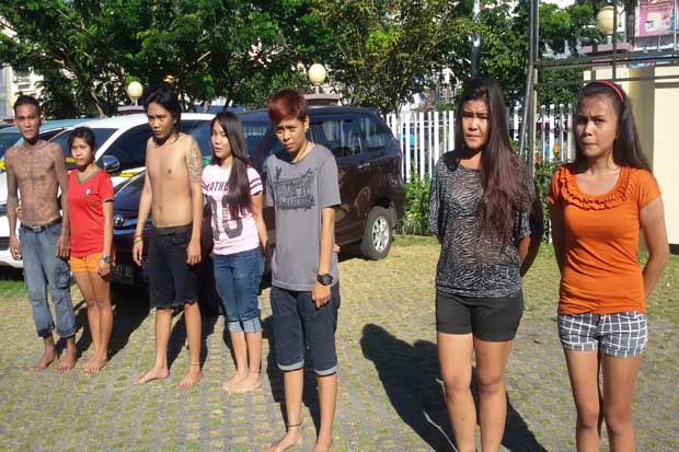 Pesta Miras, Lima Gadis...