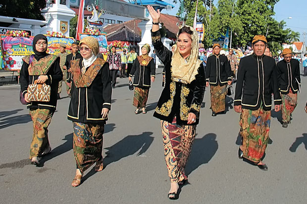 Berkonsep Pesta Rakyat,...