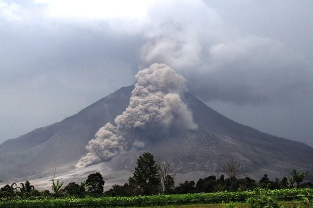 Kubah Lava Gunung Sinabung...