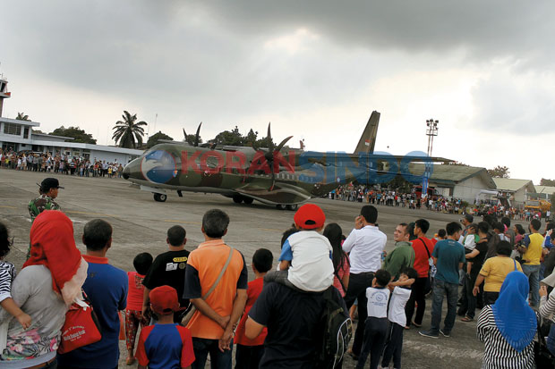 Joy Flight Diserbu Warga,...