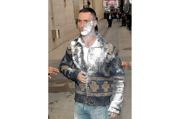 Adam Levine Kena Bom...