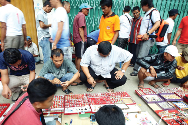 Pajak Batu Akik Tuai...