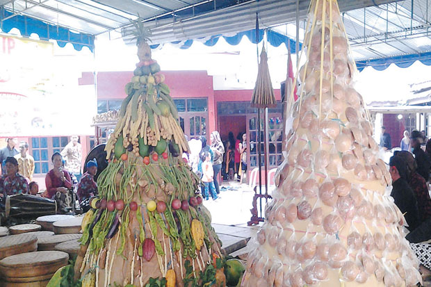Gunungan Gula Kelapa,...