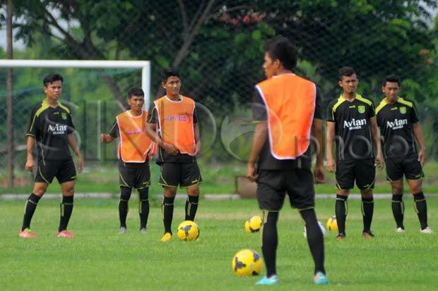 Rugi Miliaran, Persebaya...