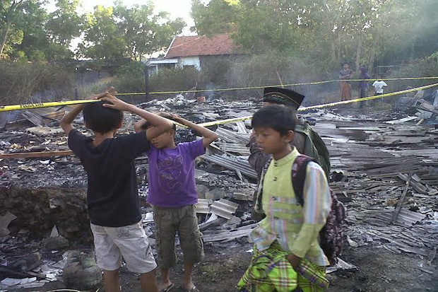 Asrama Pesantren Terbakar,...