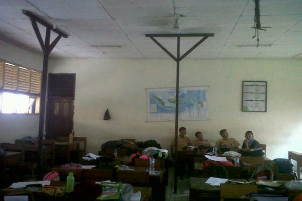 Plafon Ruang Kelas di...