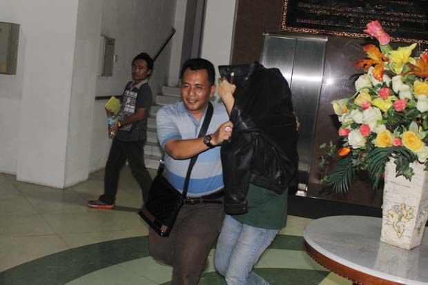 Enam Tahun Buron, Bekas...