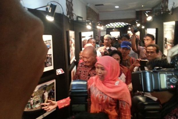 Hadiri Pameran Foto,...