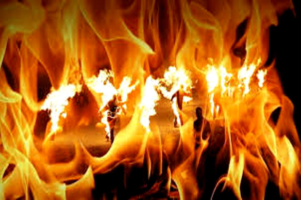 Pabrik Sepatu Terbakar,...